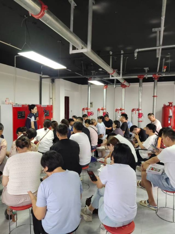 🔥 消防设施操作证火热招生中！
✅ 法定持证上岗，600万岗位缺口
✅ 18岁（第 3 张）