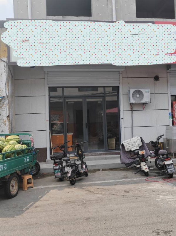转让，施庄友谊街繁华地段，客流量大，门店新装修，上下水齐全，房屋方正 不浪费面积（第 1 张）