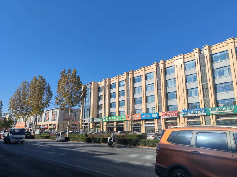 产业城七号门对面！门从外面开，二楼三楼，五百六十平，八个卫生间，可干美容，饭店，（第 3 张）