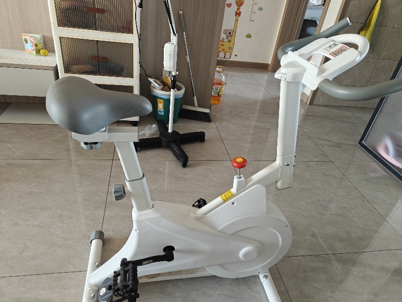 🚲自用闲置健身车转让
成色：9新/几乎全新，平时很少骑，落灰闲置，功能全部正常（第 3 张）
