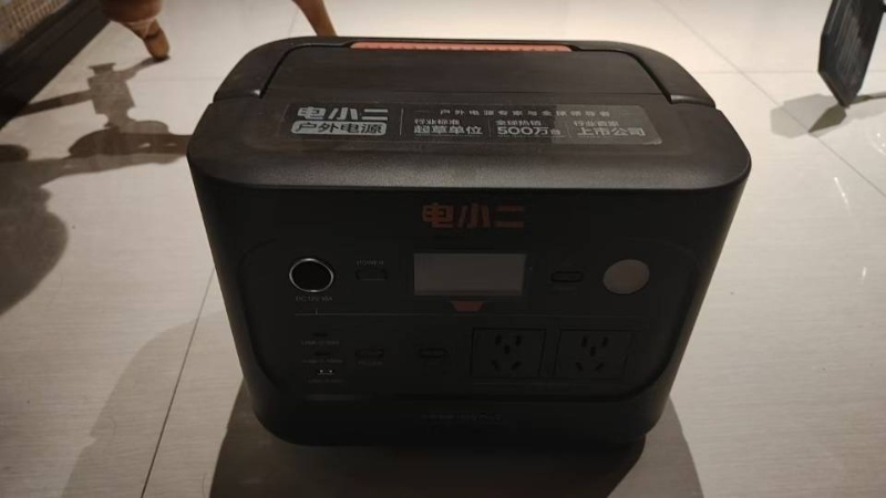 电小二移动电源。   原价2400  现2000  一次没用过，想着停电备用的，（第 1 张）