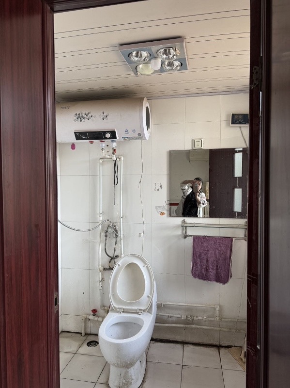 第二实验学校附近，家具家电齐全，拎包入住。（第 2 张）