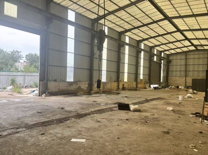 仓库出租，带5吨航吊，可以进半挂车，紧临大路边，另有办公室3楼单独整体出租，价格（第 1 张）