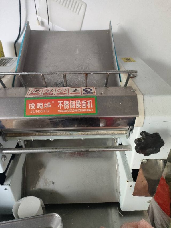 出售，活面机，压面机，保温台，热水桶，蒸包子笼灶，大锅菜大锅3个，灶3个，快餐桌（第 6 张）