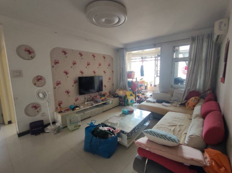 房子基本上不用装修，婚房一手房。是赵都新城小三居经典户型！（第 1 张）