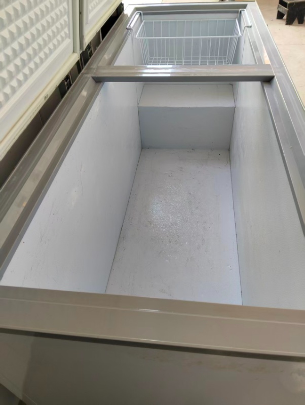 寒易达铜管冰柜出售850
用了半年左右 内饰挺好的
1.75长（第 2 张）
