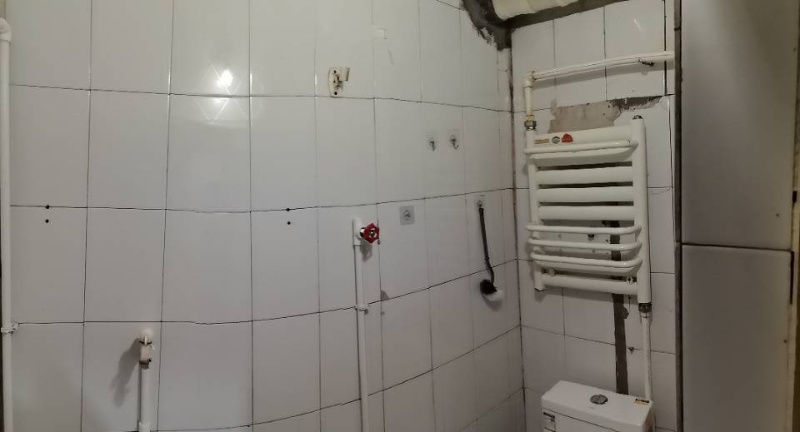 一楼中户，一室一厅一卫一厨，旁边有小学，菜市场，社区医院，环境好！（第 2 张）