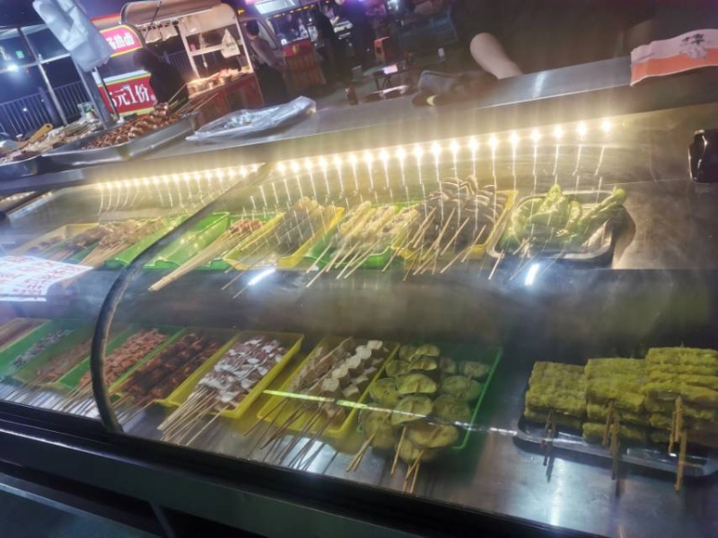 摆摊用的展示柜一个，冰柜一个，只用了一夏天，有需要的联系，价格美丽（第 1 张）