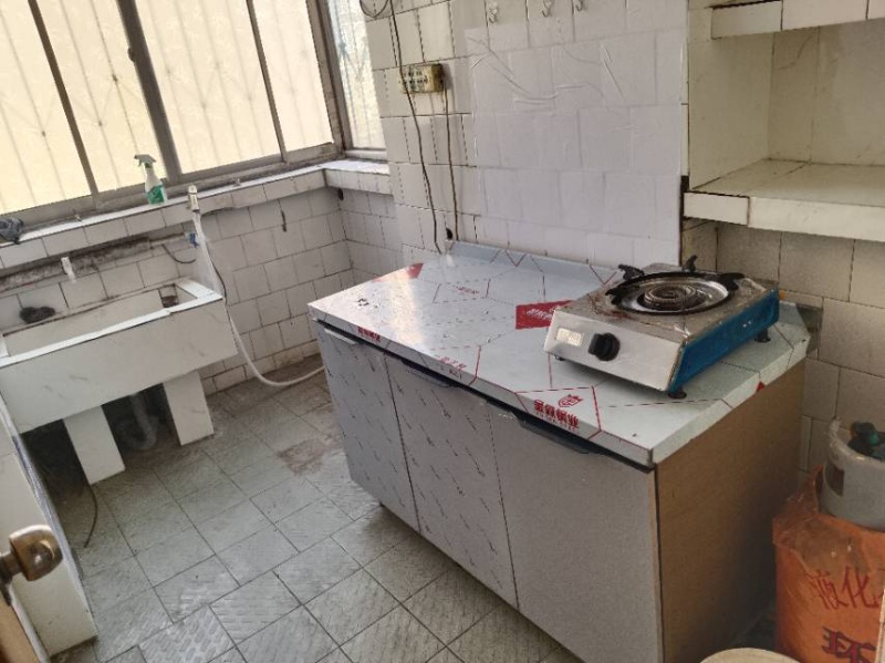 【房屋出租】一年7000元，电子一条街，黄金二楼，繁华地段，距一实和二实都较近。（第 5 张）