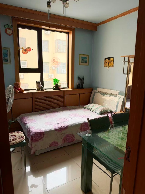 房屋出租🏠
叮咚～房东直租
🏡三室一厅，明亮宽敞
🏠家具齐全，拎包入住
�（第 1 张）