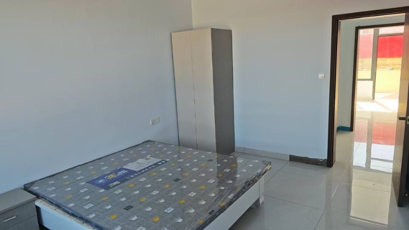 施庄村三实学校附近，新房新装修，首次出租，地方宽敞临街房停车方便，南北通透，家具（第 3 张）