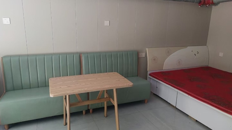 东城首府南向车库出租，水电齐全，可洗澡可做饭，家电齐全，拎包入住，价格面议，随时（第 1 张）