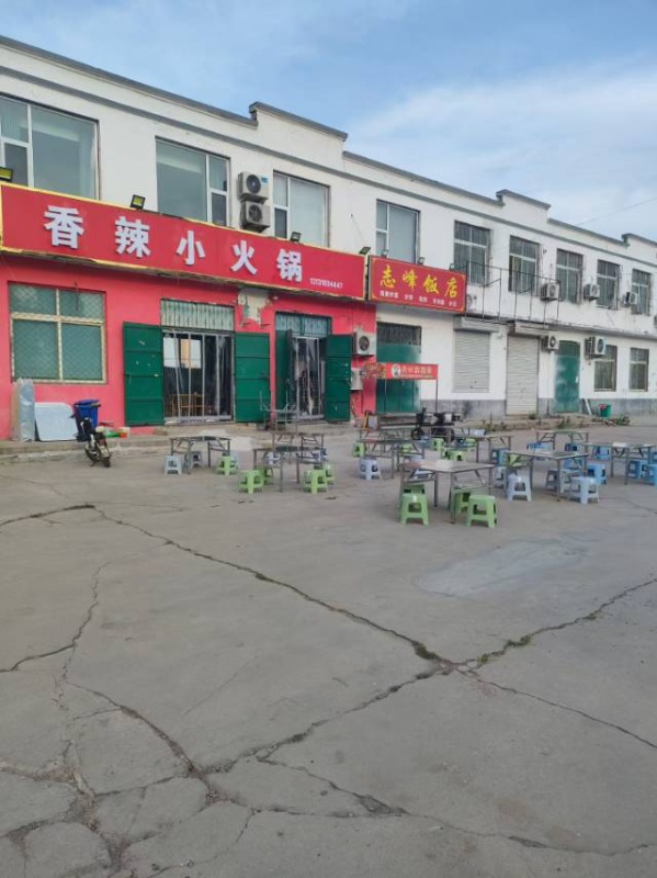 香辣小火锅店铺。接受可盈利，有固定客源，可带技术转让。非诚勿扰！七里店农大路口，（第 1 张）