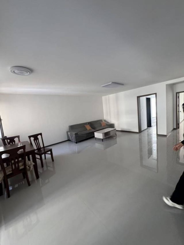 出租万合小区三居室，拎包入住电梯房。（第 1 张）
