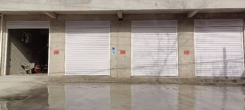 三里庄牌坊附近，临街门面房，300平可当仓库，交通方便。（第 1 张）