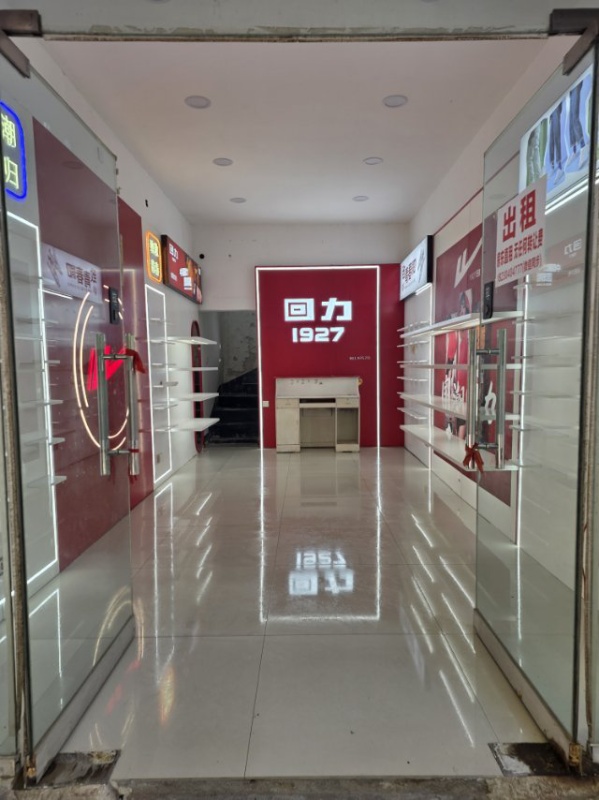 出租，房东直租
无任何转让费
微信同步。  中长街加油站斜对面黄金地段 房租2w（第 2 张）