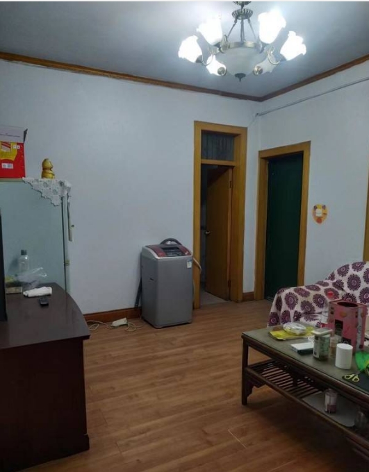 房屋出售 刘二庄小学楼，二楼中户七十平， 32万，精装修，全套家具，带小房（第 1 张）