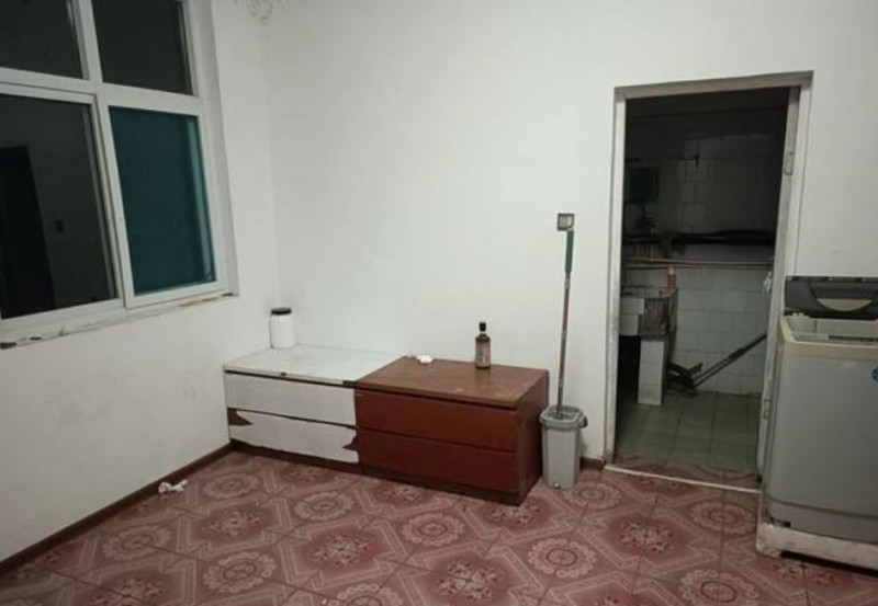 房屋出租-整租 
两室一厅一厨一卫，二楼，70平米，拎包入住。
地址:河北省（第 2 张）