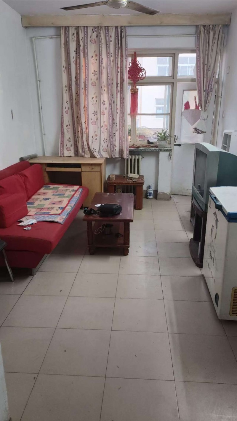 出租中华北大街与果园路交叉口，电杆厂家属院，3楼，2室一厅一卫69平方，家具家电（第 1 张）