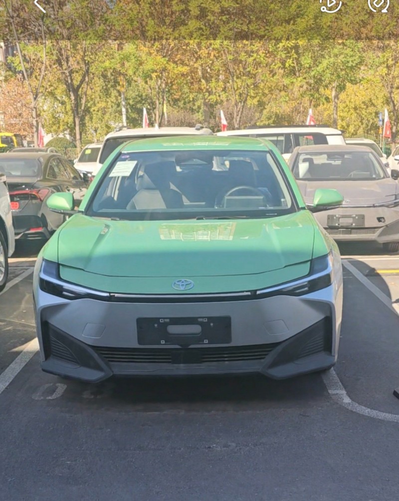 个人对外出租零公里出租车，丰田Bz3纯电517续航，租金押金面议一包到底，有意联（第 1 张）