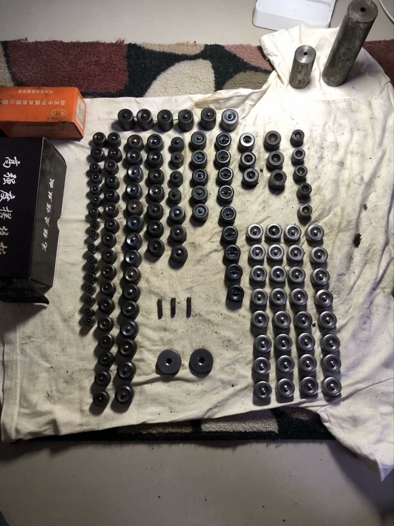 内六角家具螺丝，二冲模具，螺丝模具。8个的。两套搓丝板。有喜欢的可以打包喽（第 1 张）