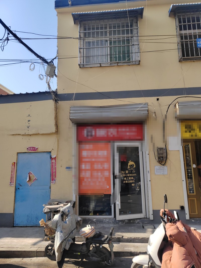 老丹兰附近外卖店转让，周边商场、医院、写字楼多，楼上楼下，楼上可住人可储物。带3（第 1 张）