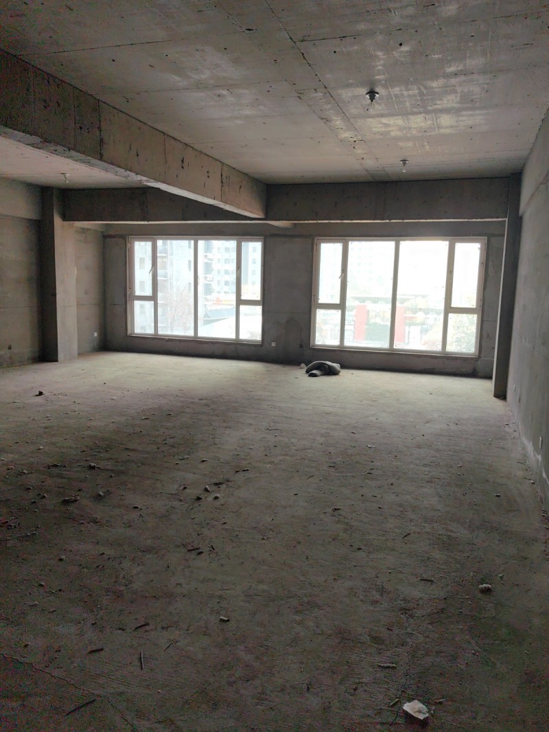 锦绣江南北区院内办公楼三楼，大概700平方可分租，价格便宜空间大！支持一切项目！（第 3 张）
