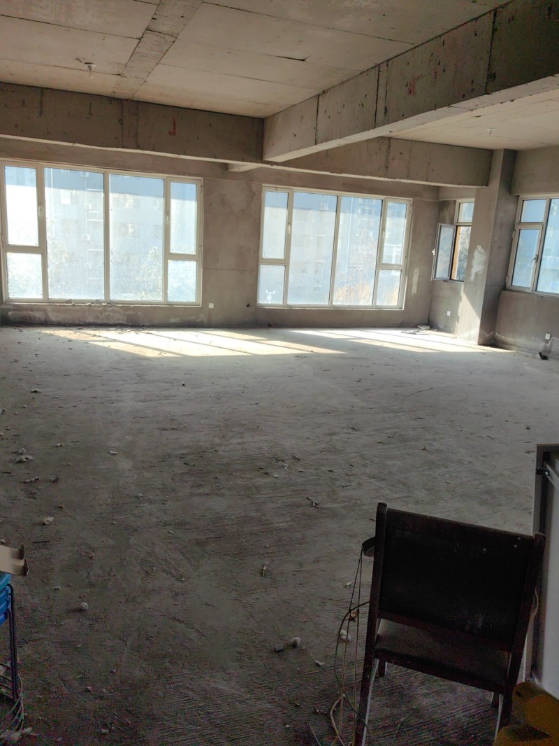锦绣江南北区院内办公楼三楼，大概700平方可分租，价格便宜空间大！支持一切项目！（第 5 张）