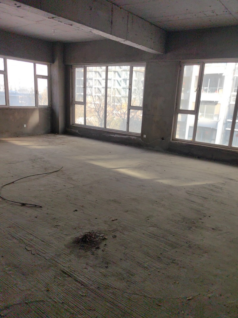 锦绣江南北区院内办公楼三楼，大概700平方可分租，价格便宜空间大！支持一切项目！（第 6 张）