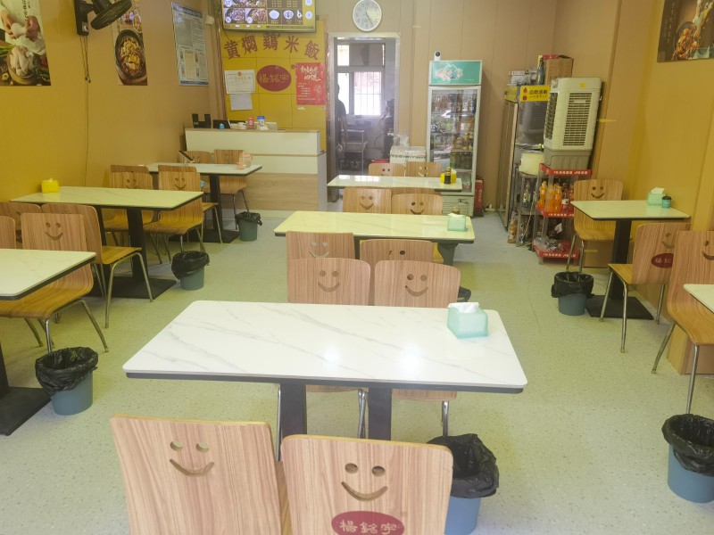 位置：邯郸市丛台区广电局住宅三区北门旁 
转让旺铺，快餐店位置优越，人流量可观（第 1 张）