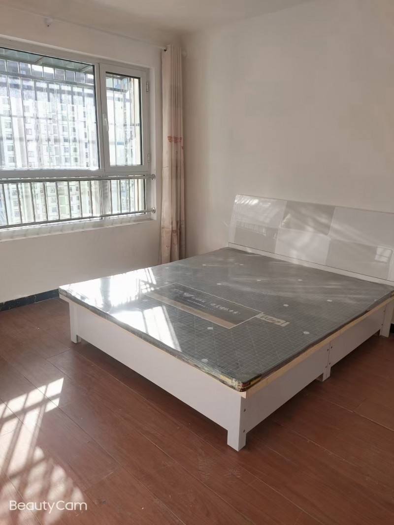 出租沙辛庄回迁房118平，三室一厅一厨一卫，家具齐全，空调洗衣机冰箱热水器，位于（第 1 张）