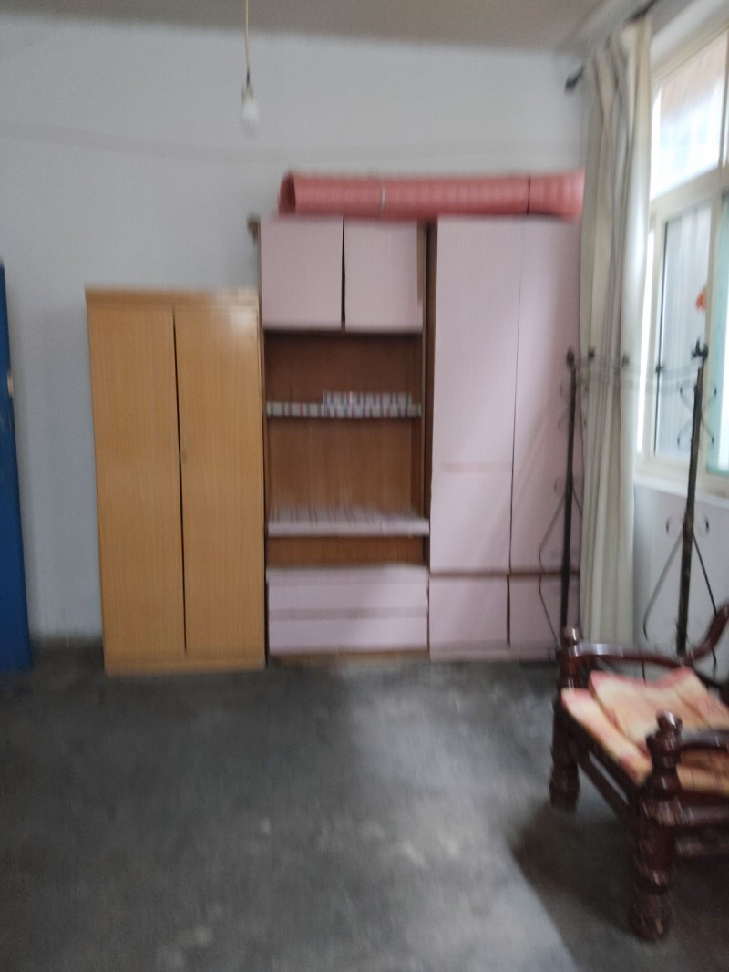 干净卫生，吃住行方便，离美乐城龙湖公园特别近，大超
这是个20平方的大屋，空调（第 3 张）