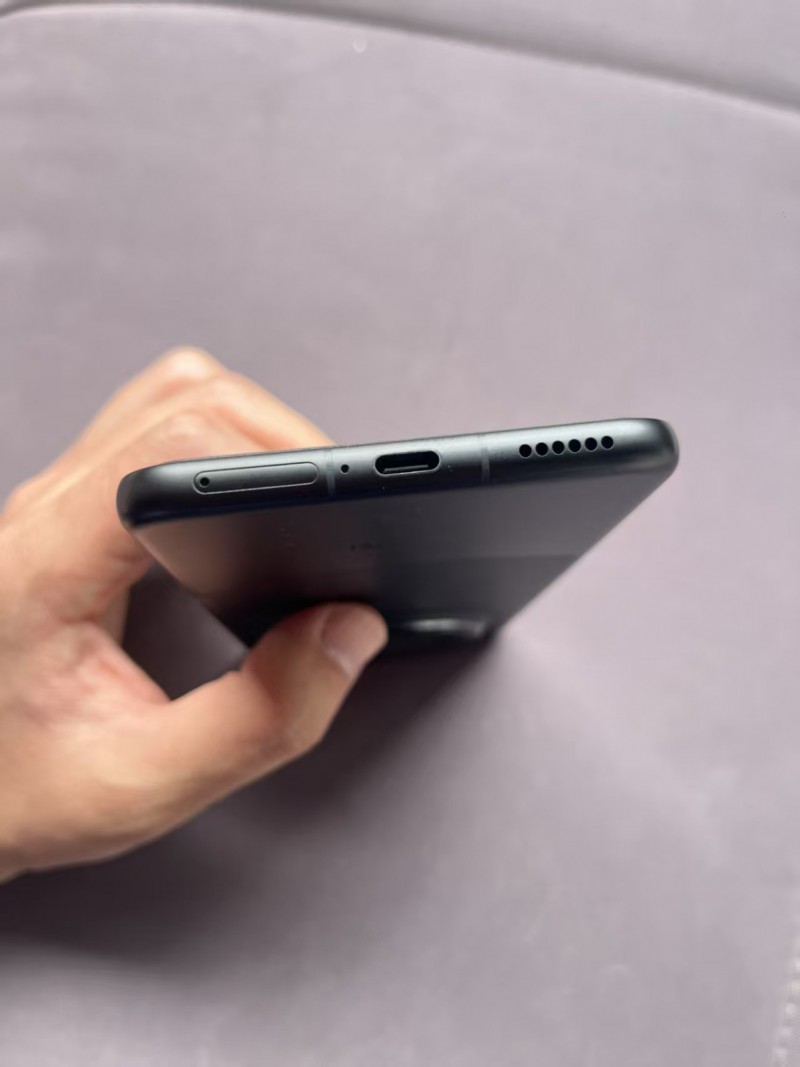 出一台华为Mate60Pro256，黑色，个人一手，无磕碰划痕，靓机，电池99，（第 2 张）