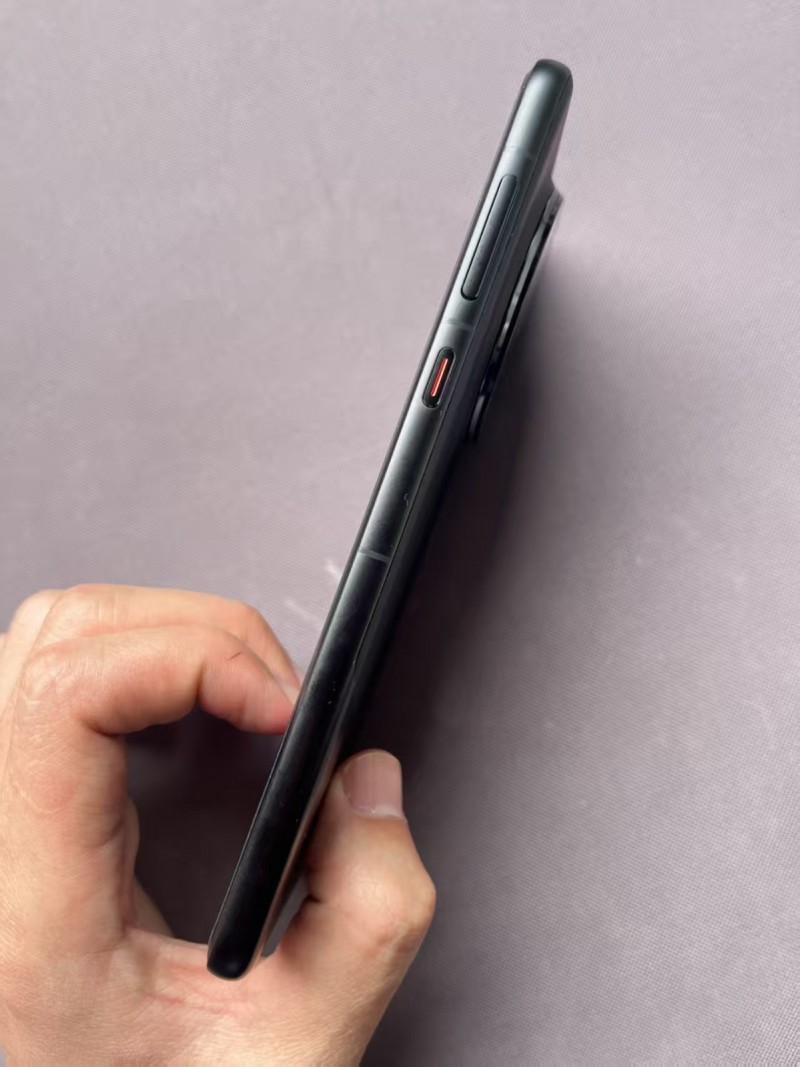 出一台华为Mate60Pro256，黑色，个人一手，无磕碰划痕，靓机，电池99，（第 3 张）