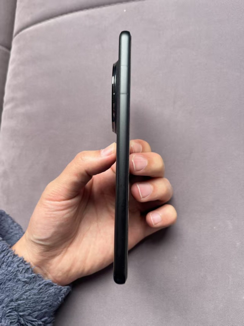 出一台华为Mate60Pro256，黑色，个人一手，无磕碰划痕，靓机，电池99，（第 4 张）