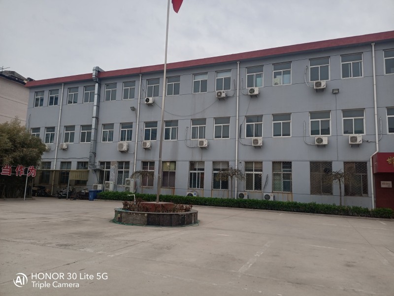 独栋院落4亩多地，内有三层办公楼2；3层，内有平房500余平米整体出租，适合办学（第 2 张）