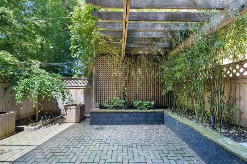 一、出售邱县柳辛庄菜市场西自建二层单门独院，180平，带36平小院，水电齐全，有（第 1 张）