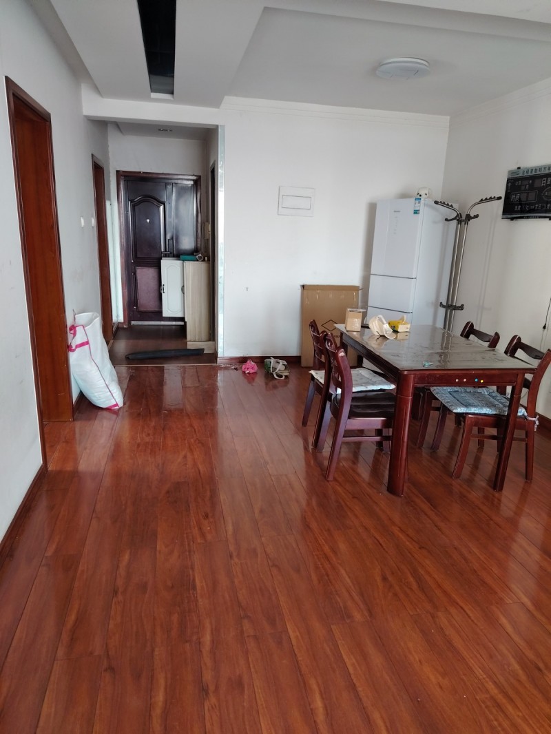 出租东柳大街阳光领地小区，房子采光好，家电优质，干净通透，小区环境优雅，周围设施（第 2 张）
