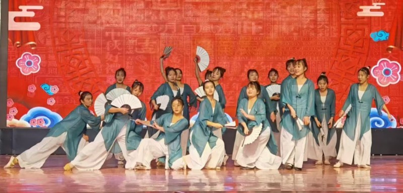 招聘（第 4 张）
