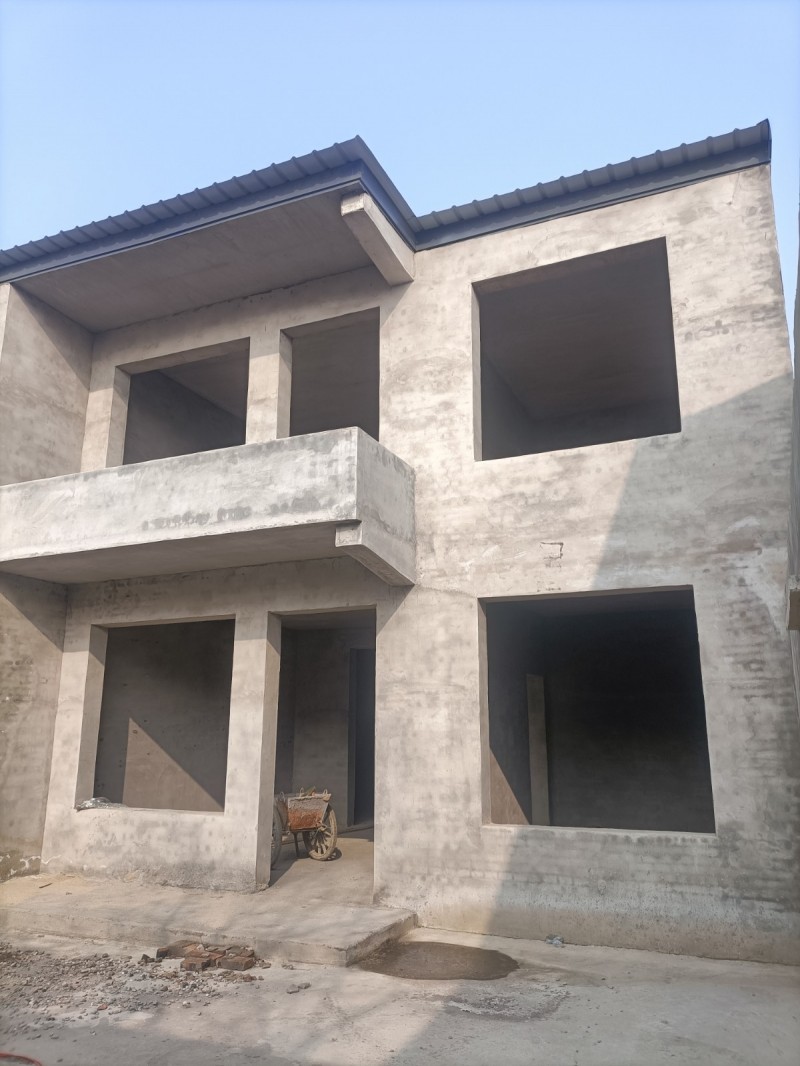 中央公园西区北边自建上下楼带院，有证（第 2 张）