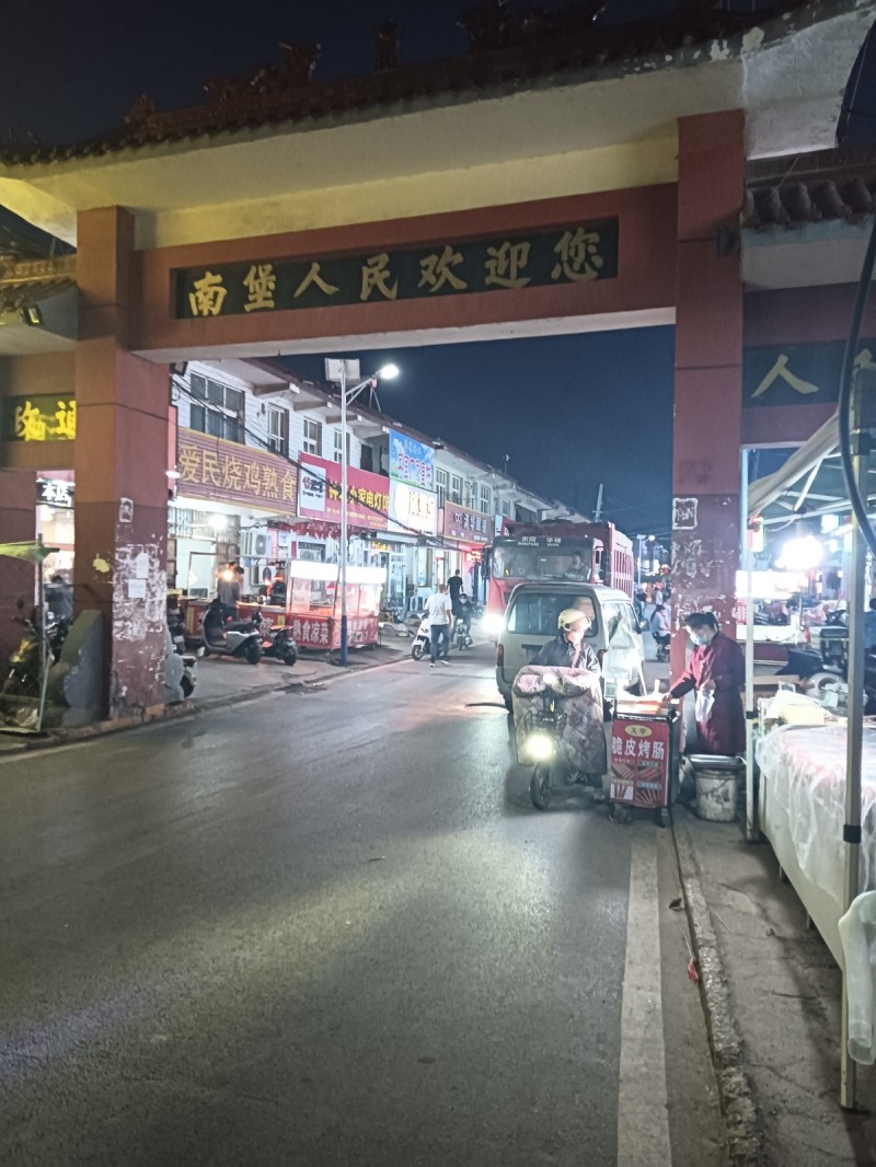 转让邯大路科贸城南边，南堡里牌坊路西第一家门市，地理位置优越，适合经营早点，酒店（第 2 张）
