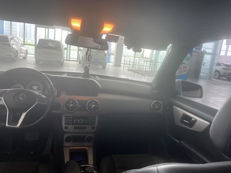 15年上牌奔驰GLK260，行驶10万公里一手车，0过户0出险。大保养新轮胎以安（第 4 张）