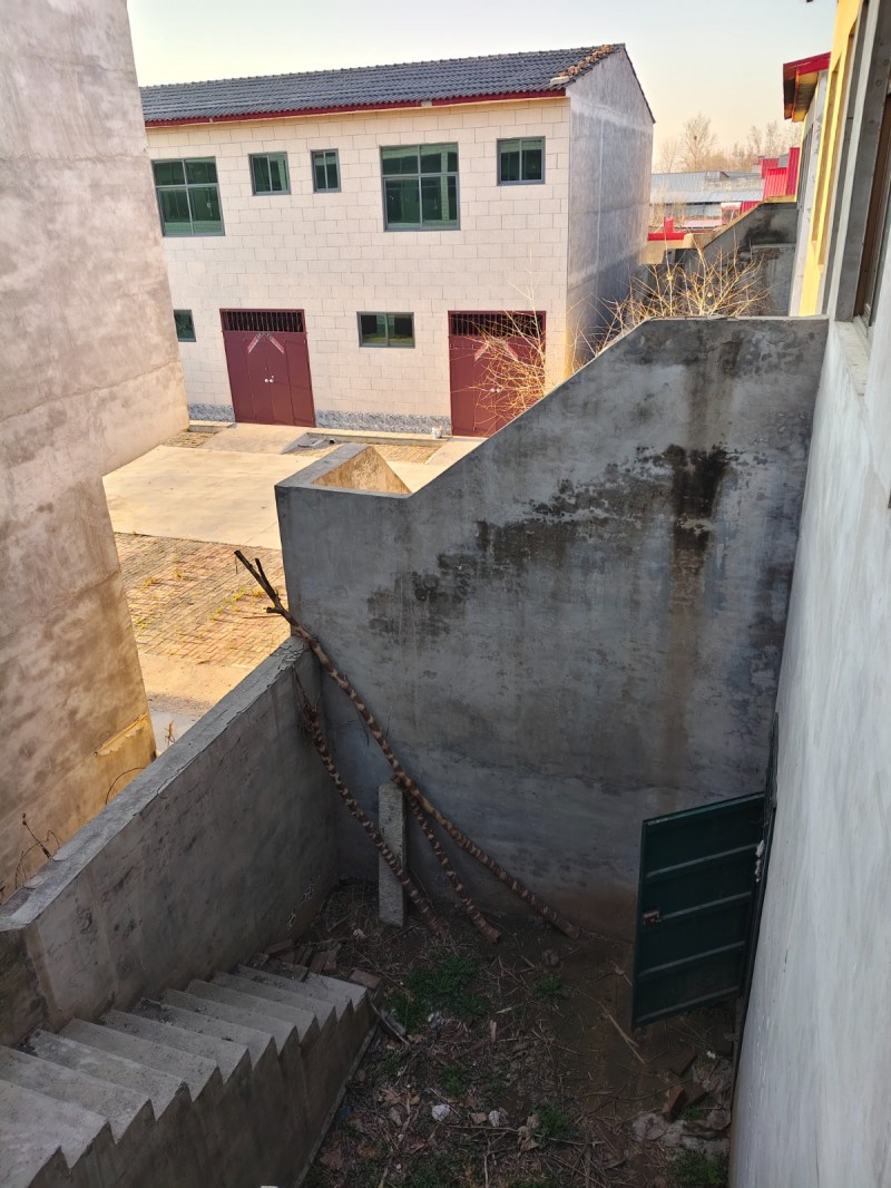 出售自建房，上下两间160平有个小院门口宽敞出门就是106国道边（第 4 张）