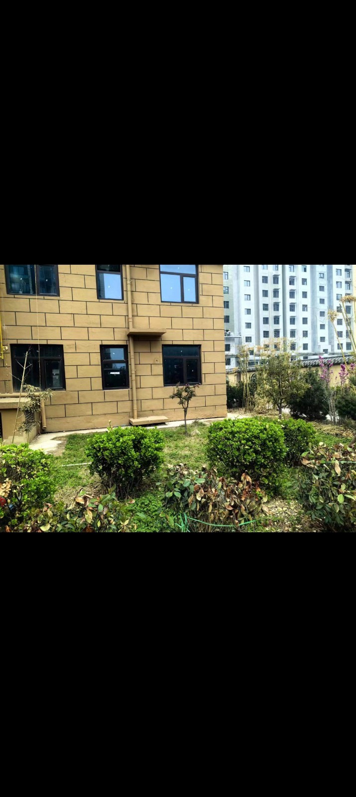 翰林公馆，一楼带小院，128平方，低价出售。带地下室。（第 1 张）