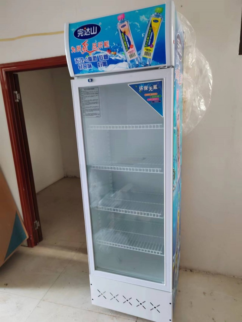 出售全新展示柜一台，价格面议（第 1 张）