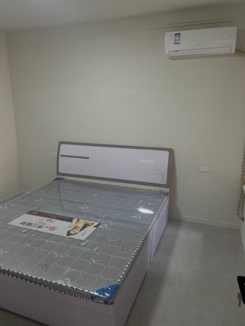 浙江商贸城附近，精装修，两室两厅一卫，家电齐全，拎包入住，干净卫生。年租（第 1 张）
