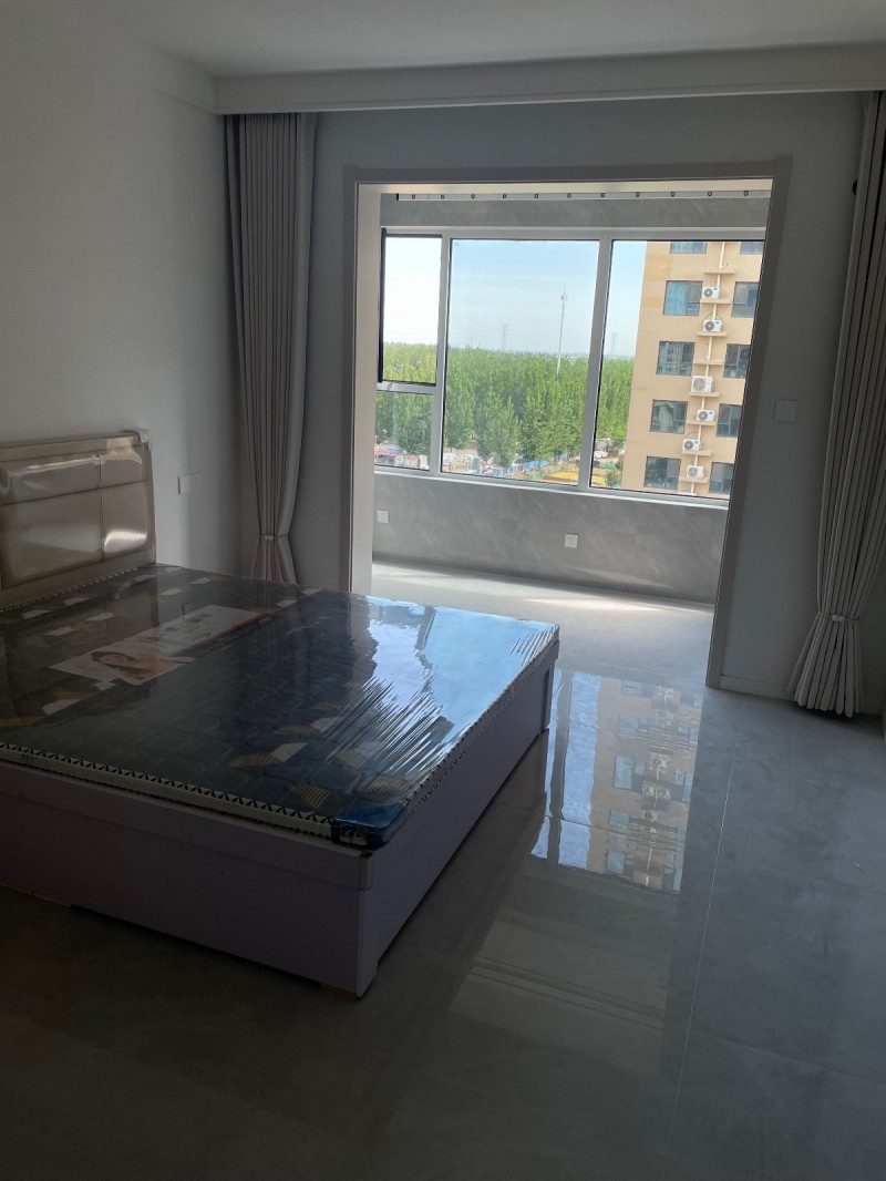 浙江商贸城附近，精装修，两室两厅一卫，家电齐全，拎包入住，干净卫生。年租（第 4 张）