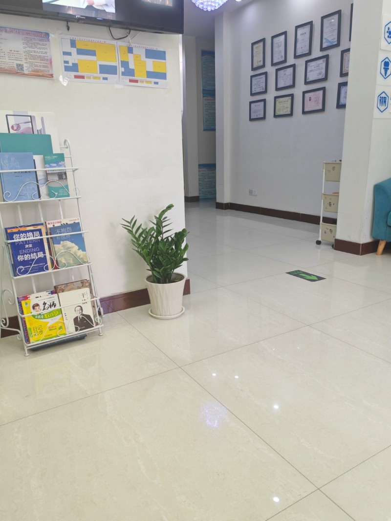东柳大街临街商铺出租，紧邻美乐城商区，交通便利，经营项目不限。空置出租。详情面谈（第 2 张）