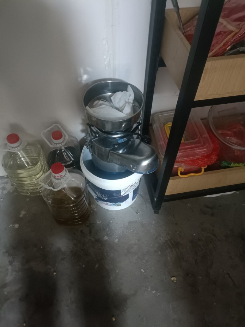 双温操作台冰柜，豆浆机，揉面机，蒸煮桶，蒸包子炉，24笼屉，全部处理了（第 2 张）