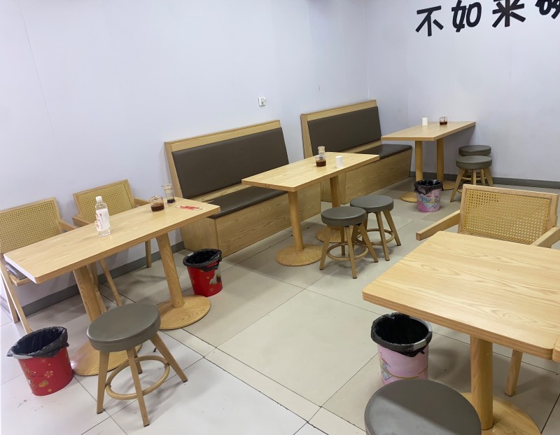 快餐桌椅，9新以上，给钱就卖！处理。（第 1 张）